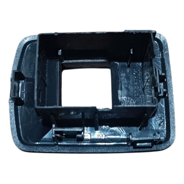 Moldura Botão Vidro Dianteiro Direit Logan Sandero 2014/2024