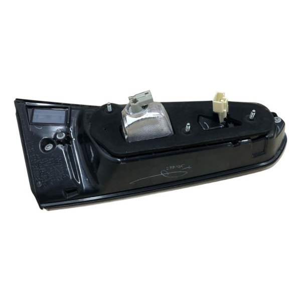 Lanterna Direita Corolla Cross 2021 2022 2023 Aplique Tampa Direito/passageiro Vermelho