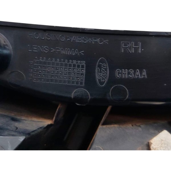 Lanterna Direita Ford Ka Sedan 2017 2018 2019 2020 Original Direito/passageiro Vermelho