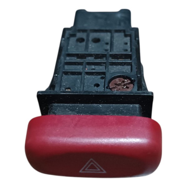 Botão Pisca Alerta Chevrolet Tracker 2003 2004 2005 A 2008