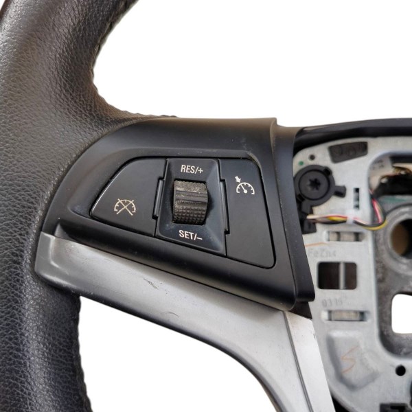 Volante Direção Chevrolet Cruze 2012 2013 A 2016 Com Comando Preto