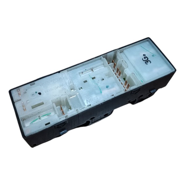 Botão Vidro Dianteiro Esquerdo Nissan Versa 2015 2016 A 2022