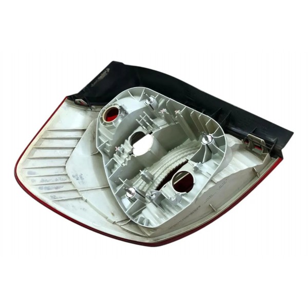 Lanterna Direita Bmw 118i 2007 2008 2009 2010 2012 Original  Direito/passageiro Vermelho