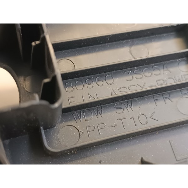 Acabamento Botão Vidro Dianteiro Direito Sentra 2014 A 2017