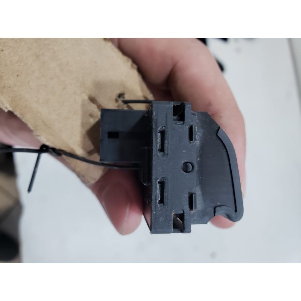 Botão Comando Vidro Esquerdo Saveiro G5 G6 2011 2012 A 2016